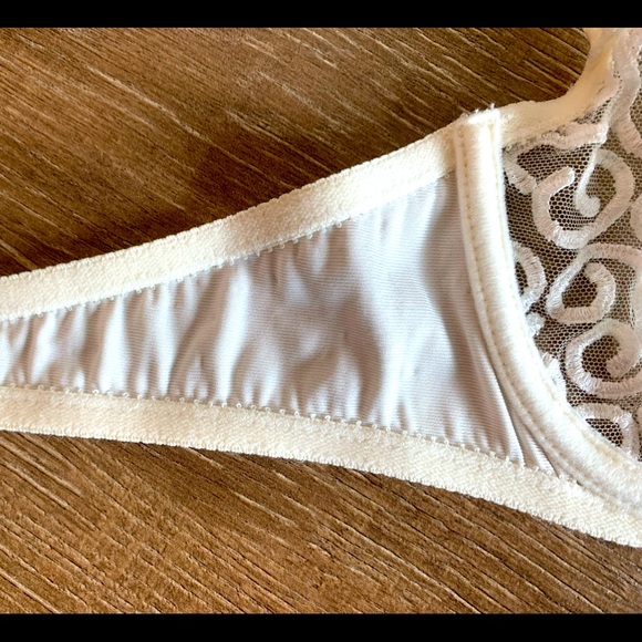 Vintage sexy satin & lace Chantelle Bra - Picture 4 of 5